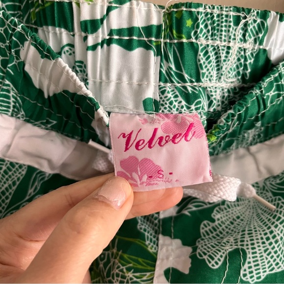 Green board shorts. - Picture 3 of 8